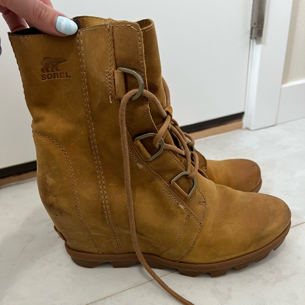 Sorel Women's Tan Wedge Boots